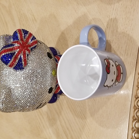 SOLD Hello Kitty Mug - Picture 5 of 6